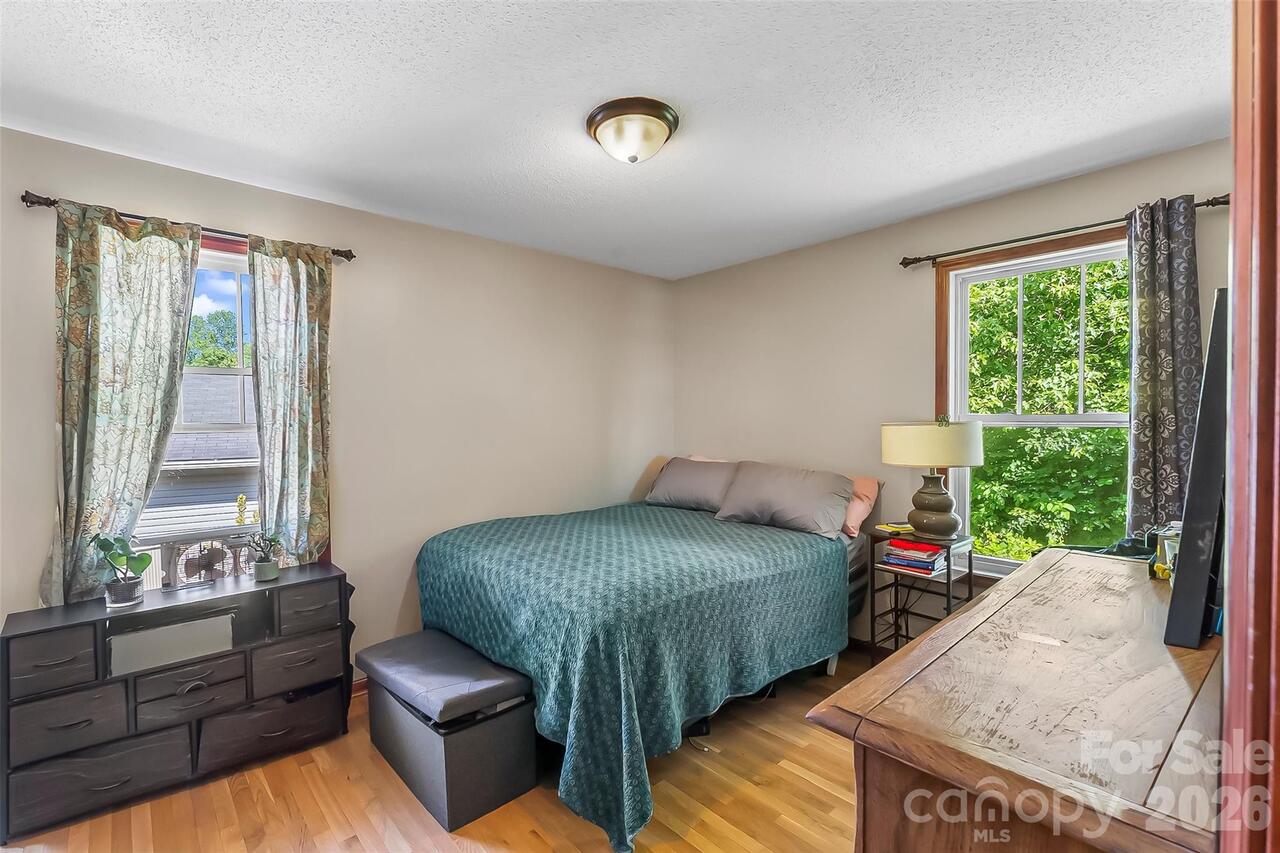 Listing Photo 8