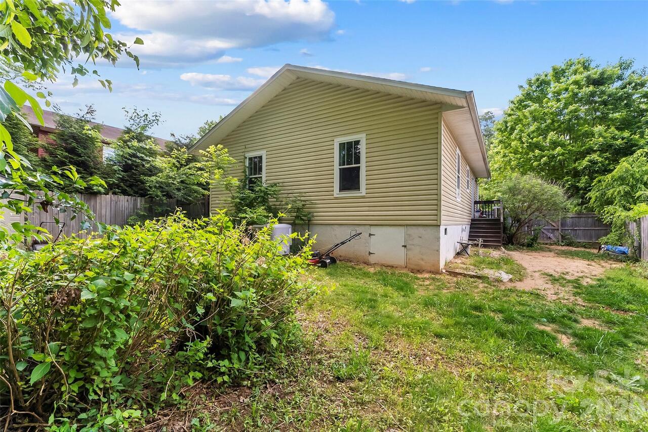 Listing Photo 11