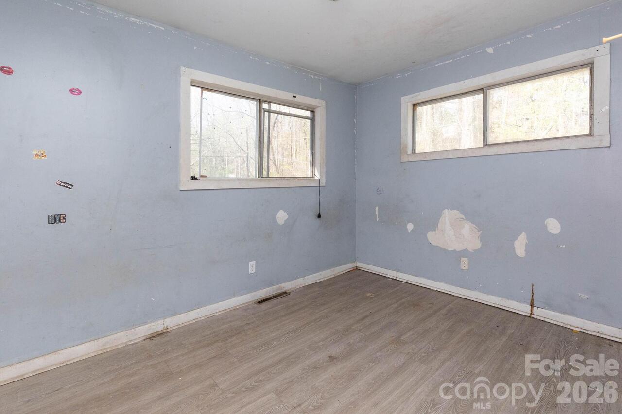 Listing Photo 9