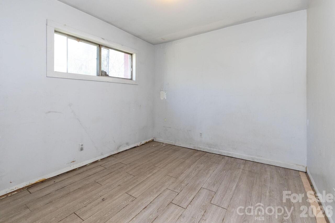 Listing Photo 11
