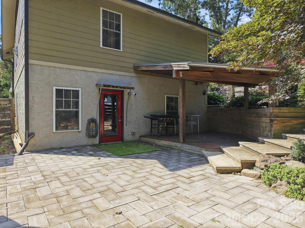 Listing Photo 10