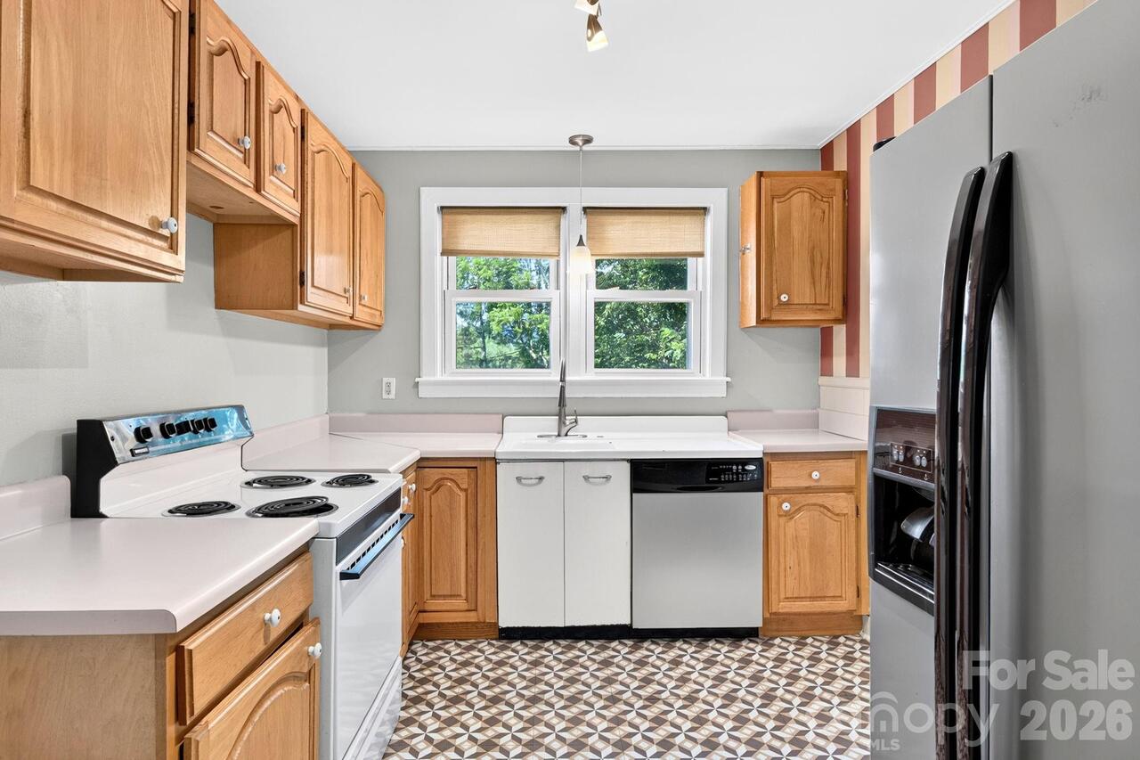 Listing Photo 12