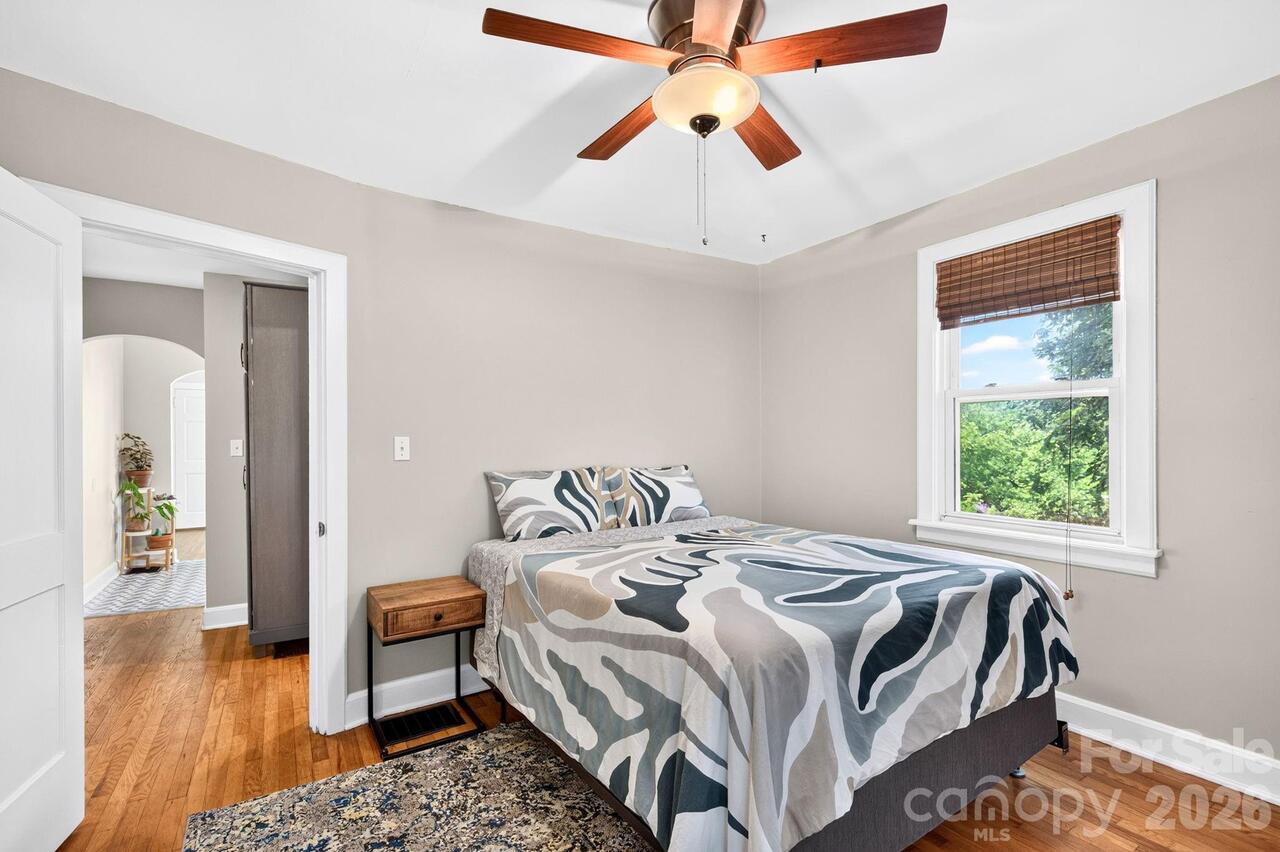 Listing Photo 18