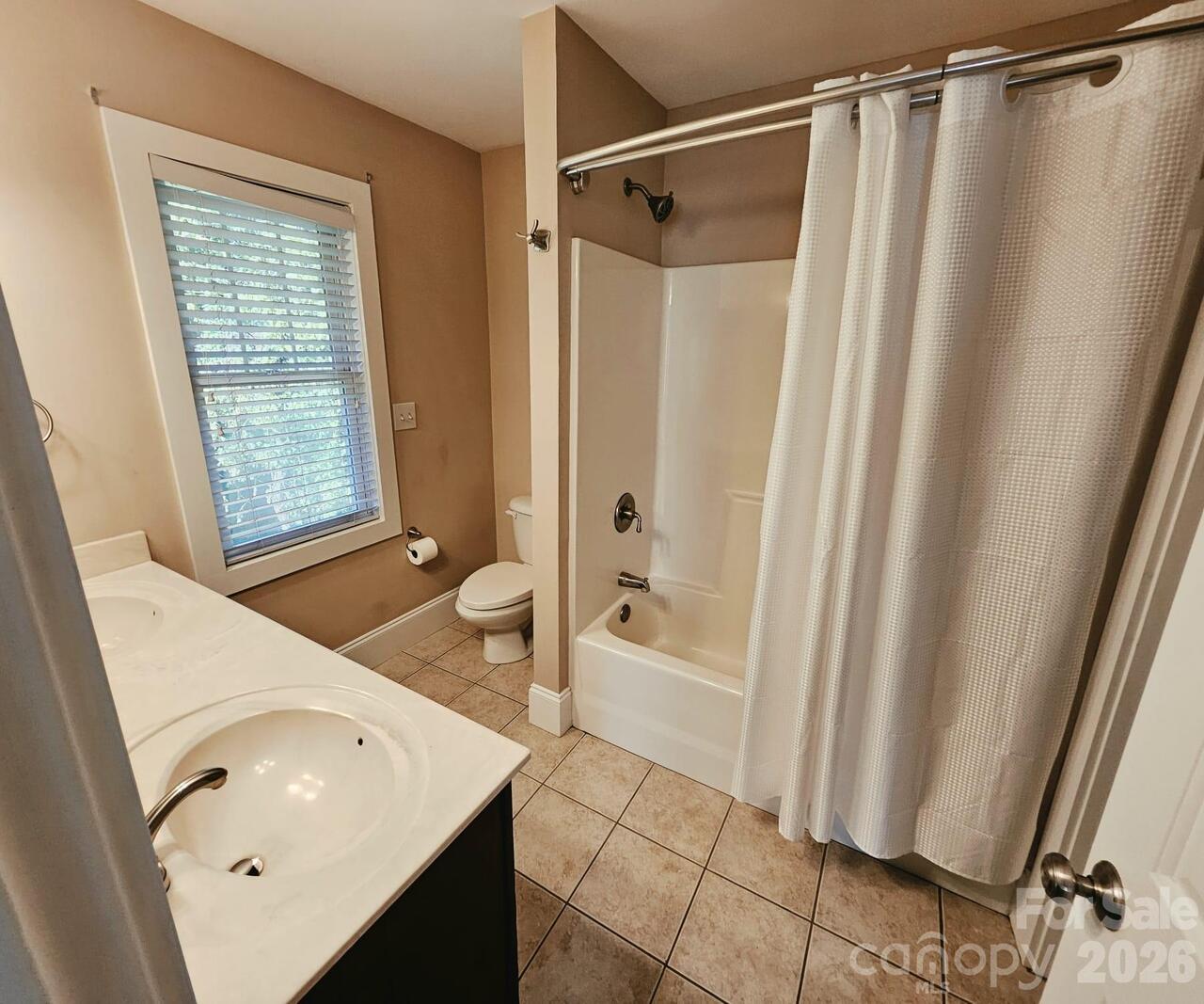 Listing Photo 10