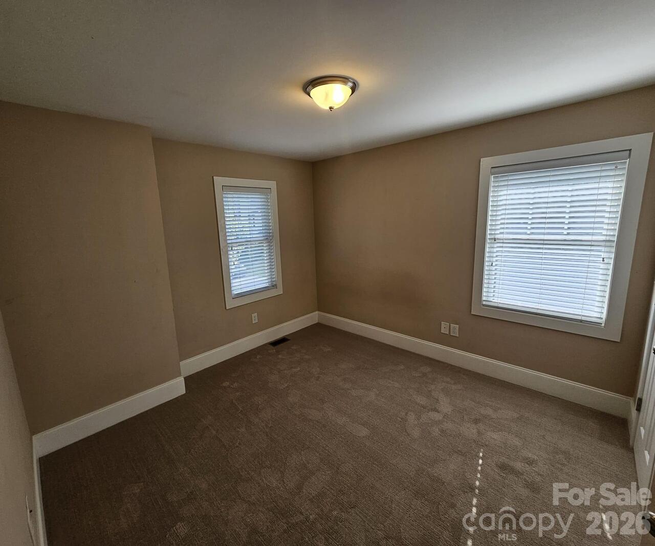 Listing Photo 12