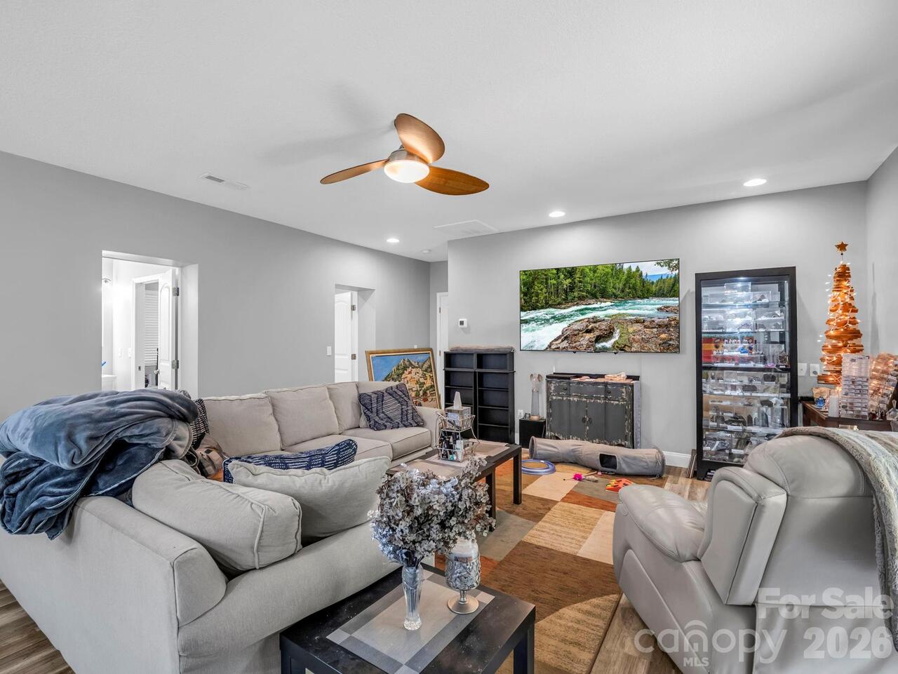 Listing Photo 8