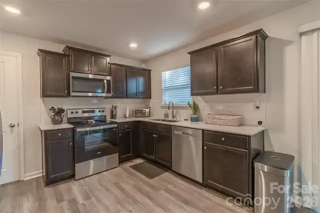 Listing Photo 9