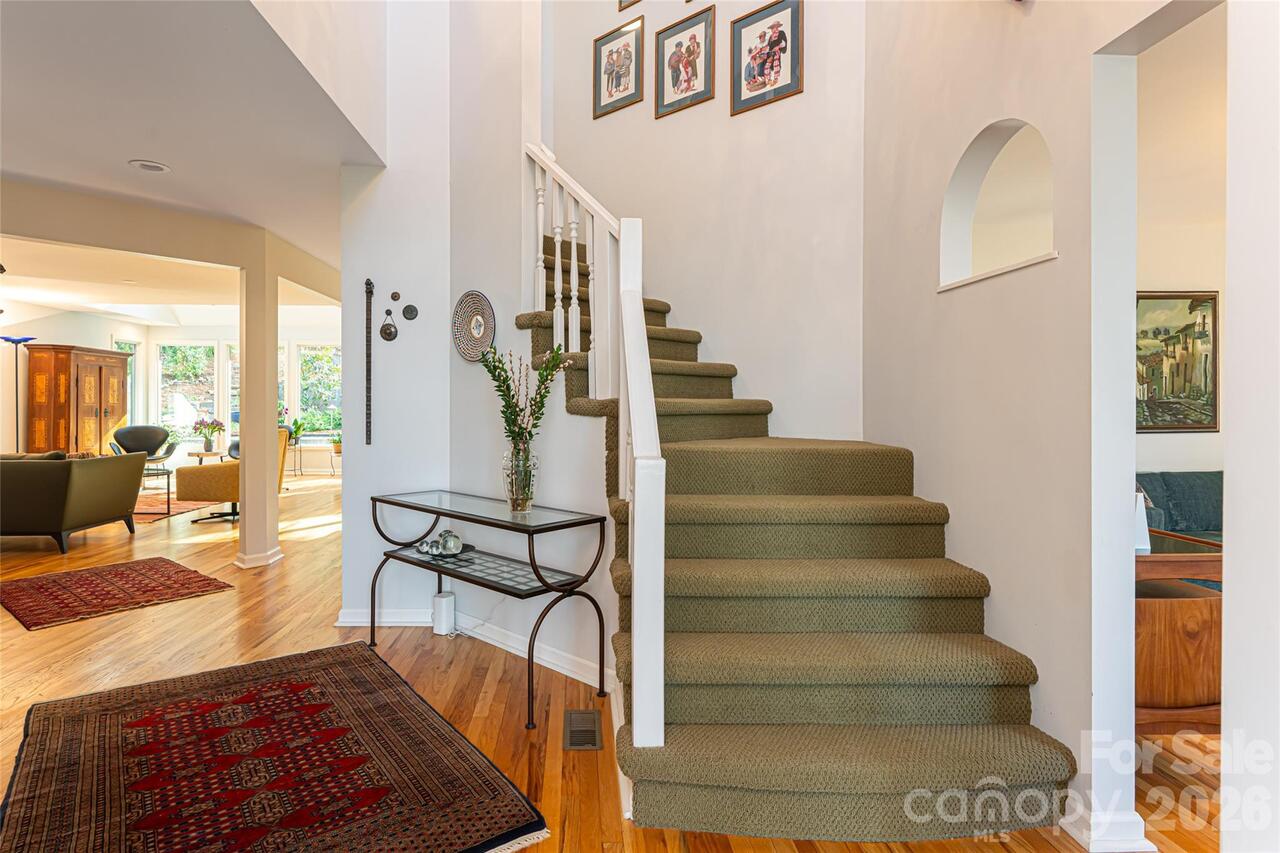 Listing Photo 11
