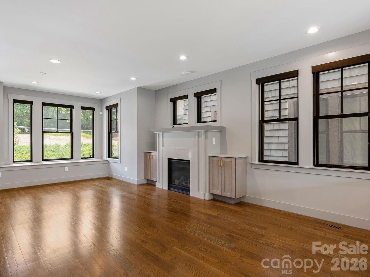 Listing Photo 10