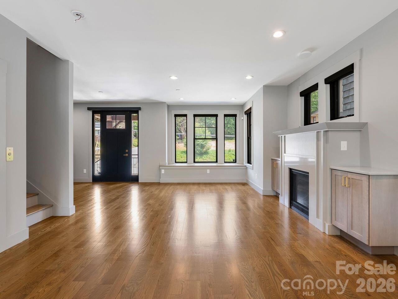 Listing Photo 11
