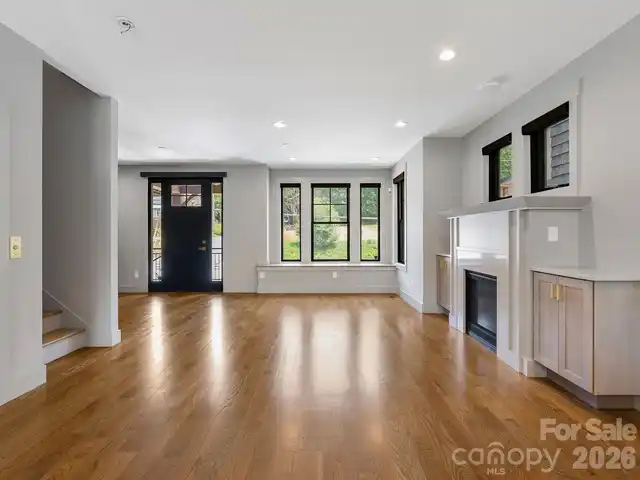 Listing Photo 11
