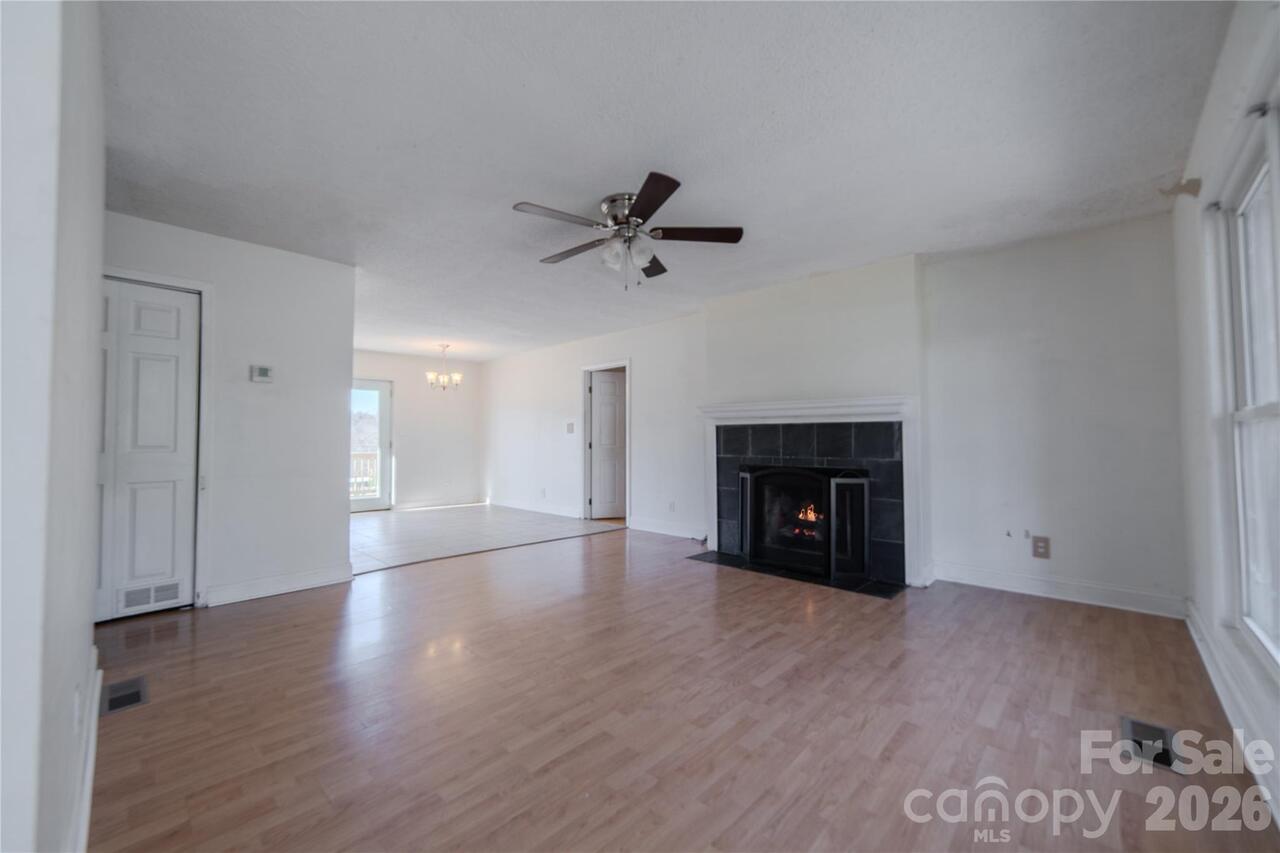 Listing Photo 10