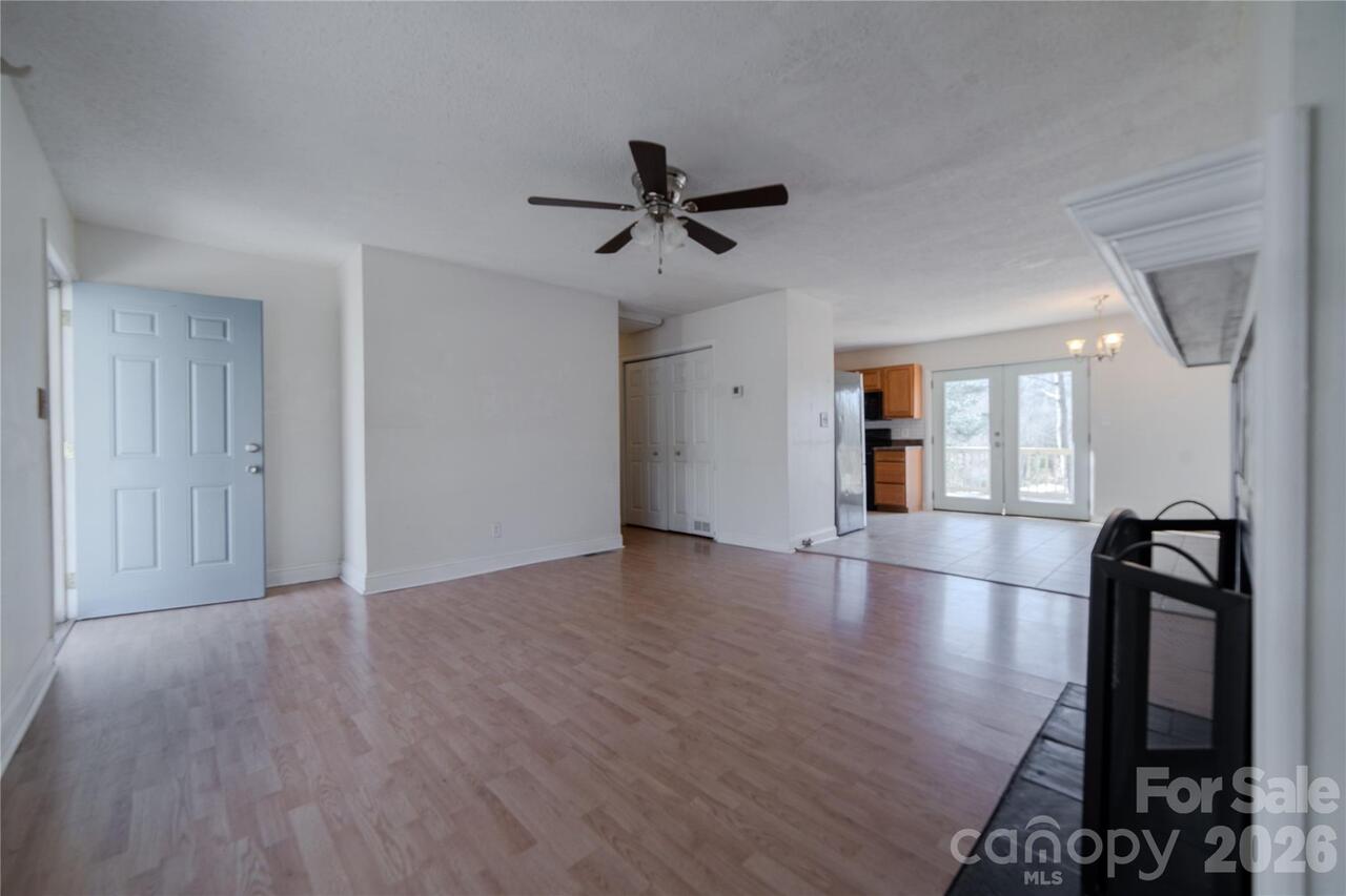 Listing Photo 12