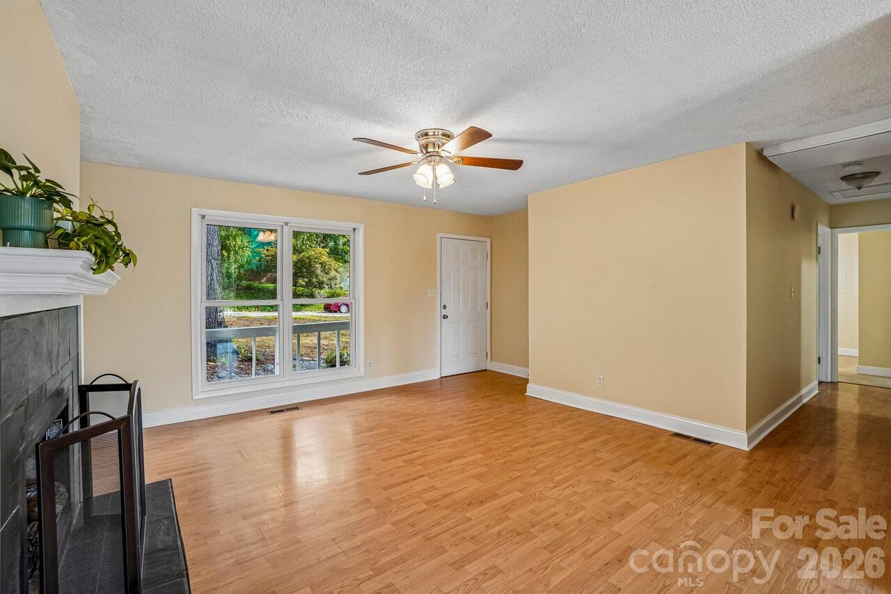 Listing Photo 8