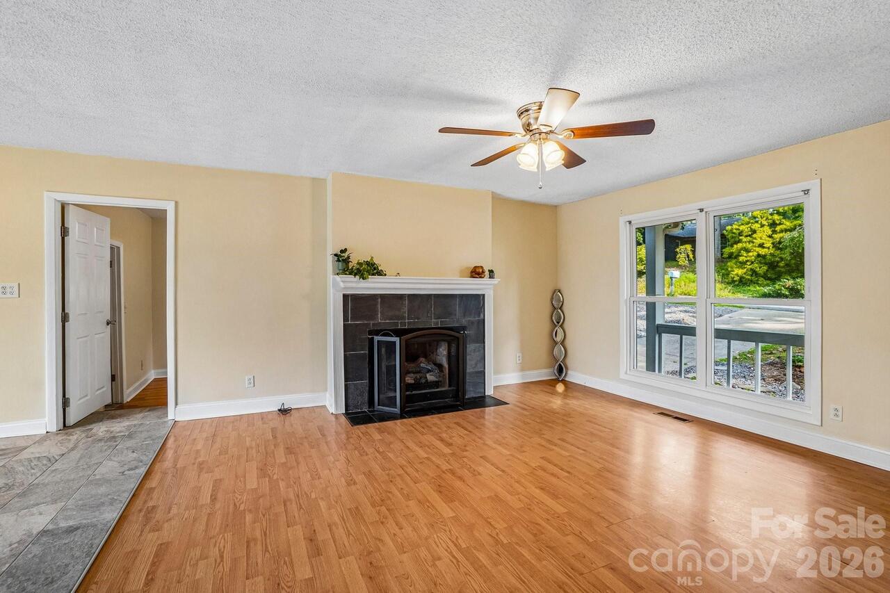 Listing Photo 9