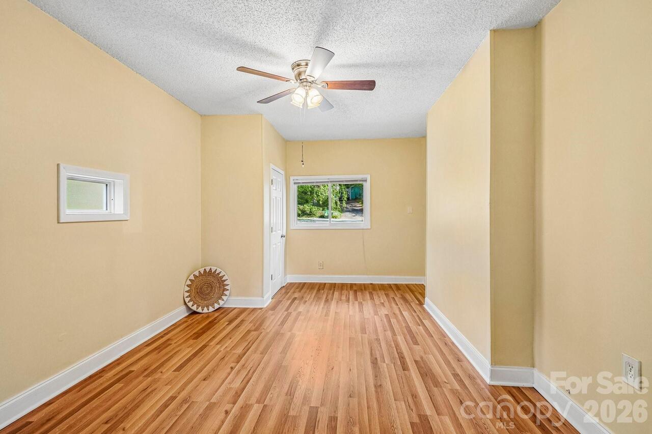 Listing Photo 16