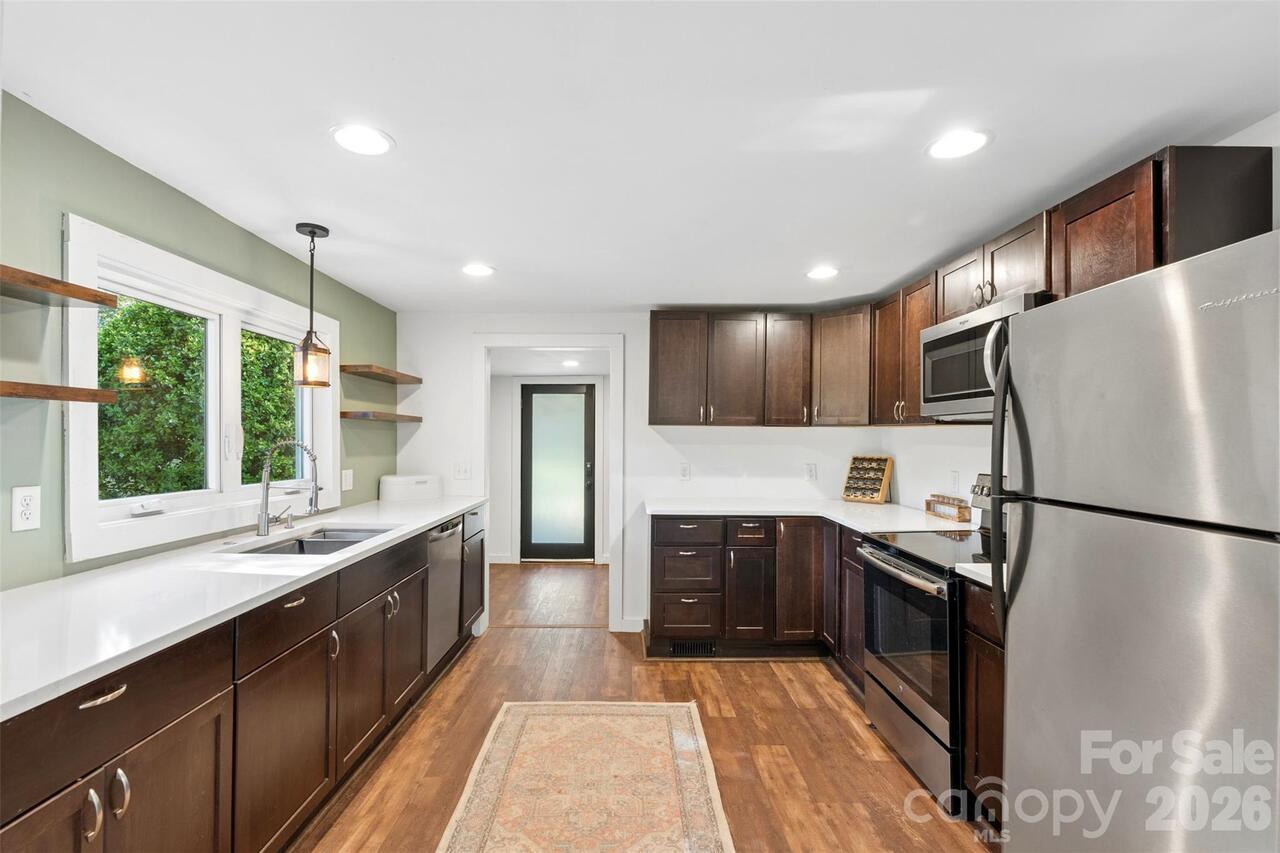 Listing Photo 8