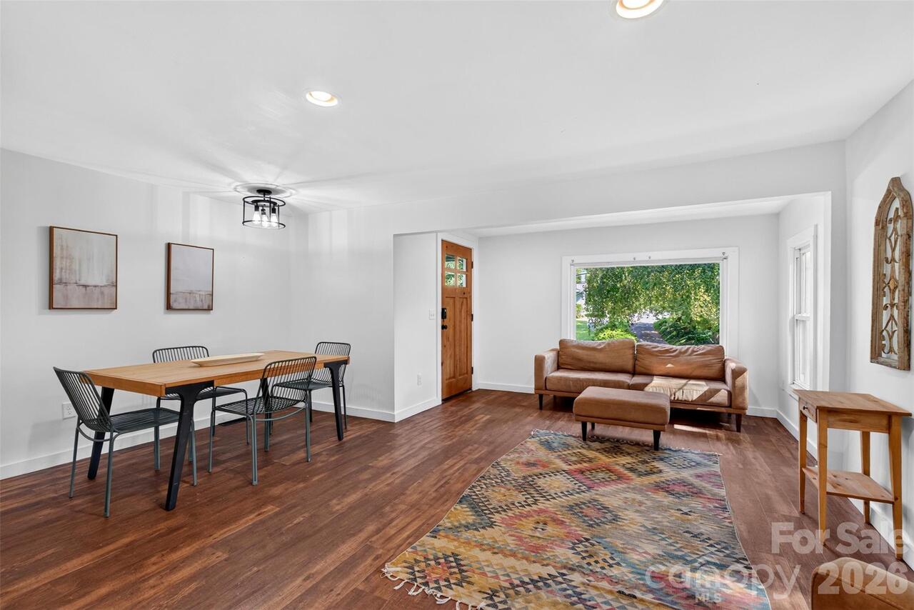 Listing Photo 12