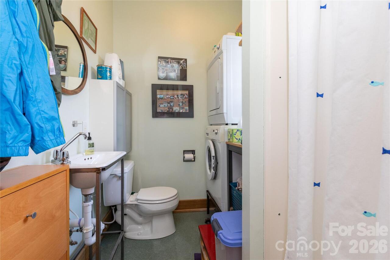 Listing Photo 11
