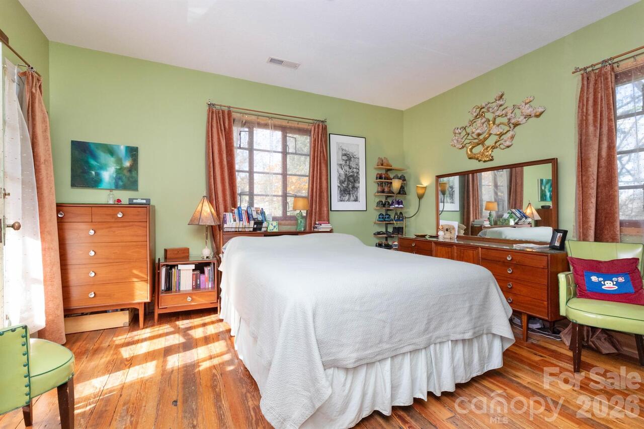 Listing Photo 12