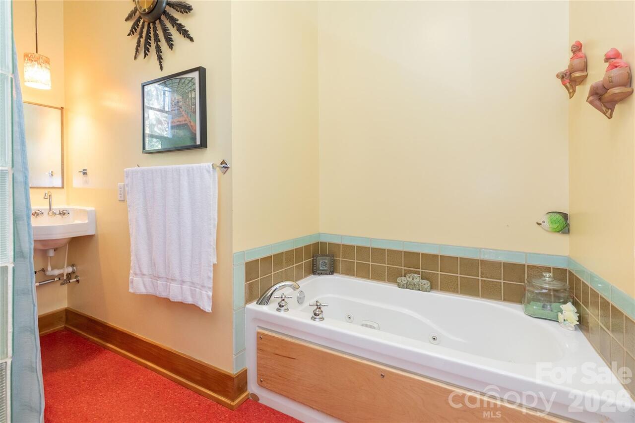 Listing Photo 16