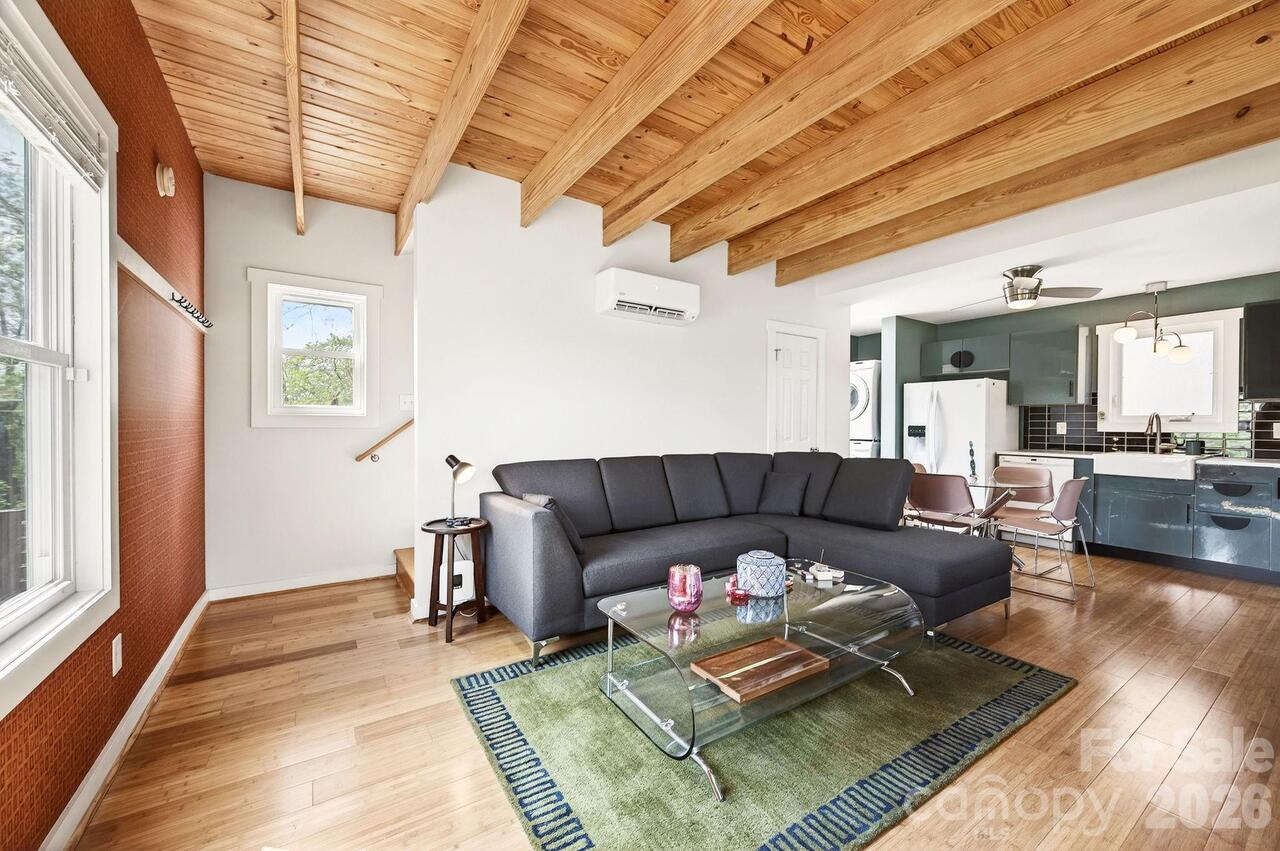 Listing Photo 10