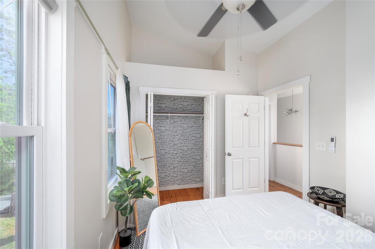 Listing Photo 14