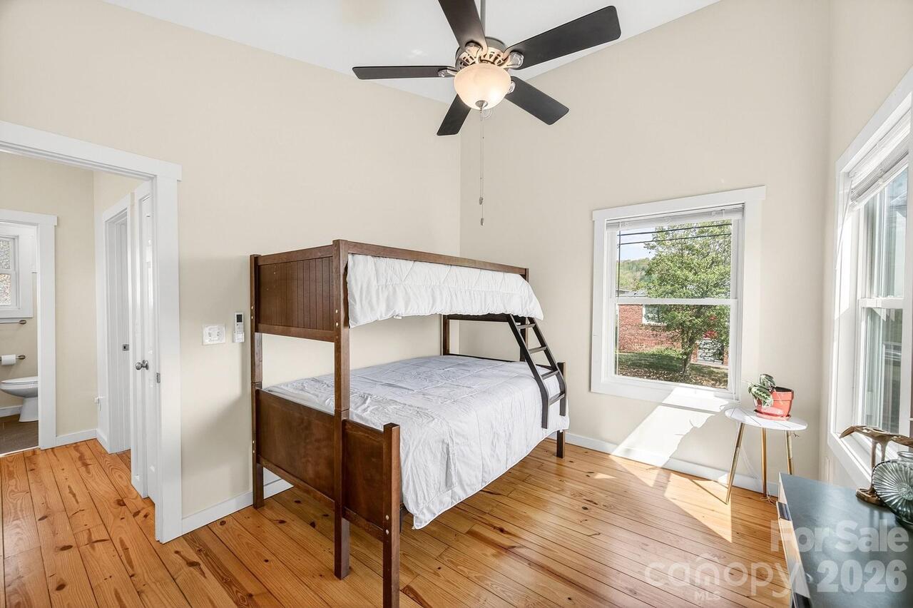 Listing Photo 17