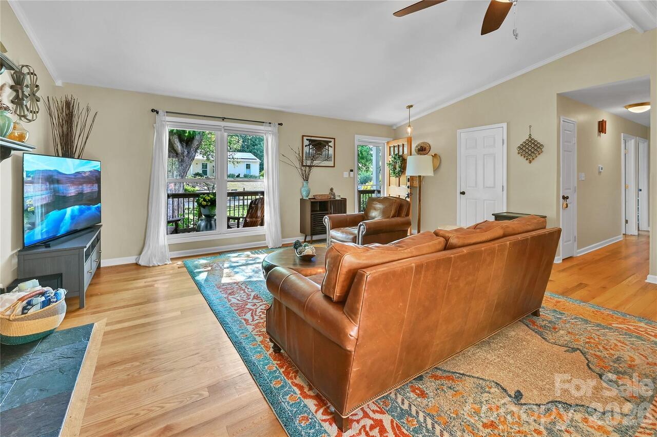 Listing Photo 10