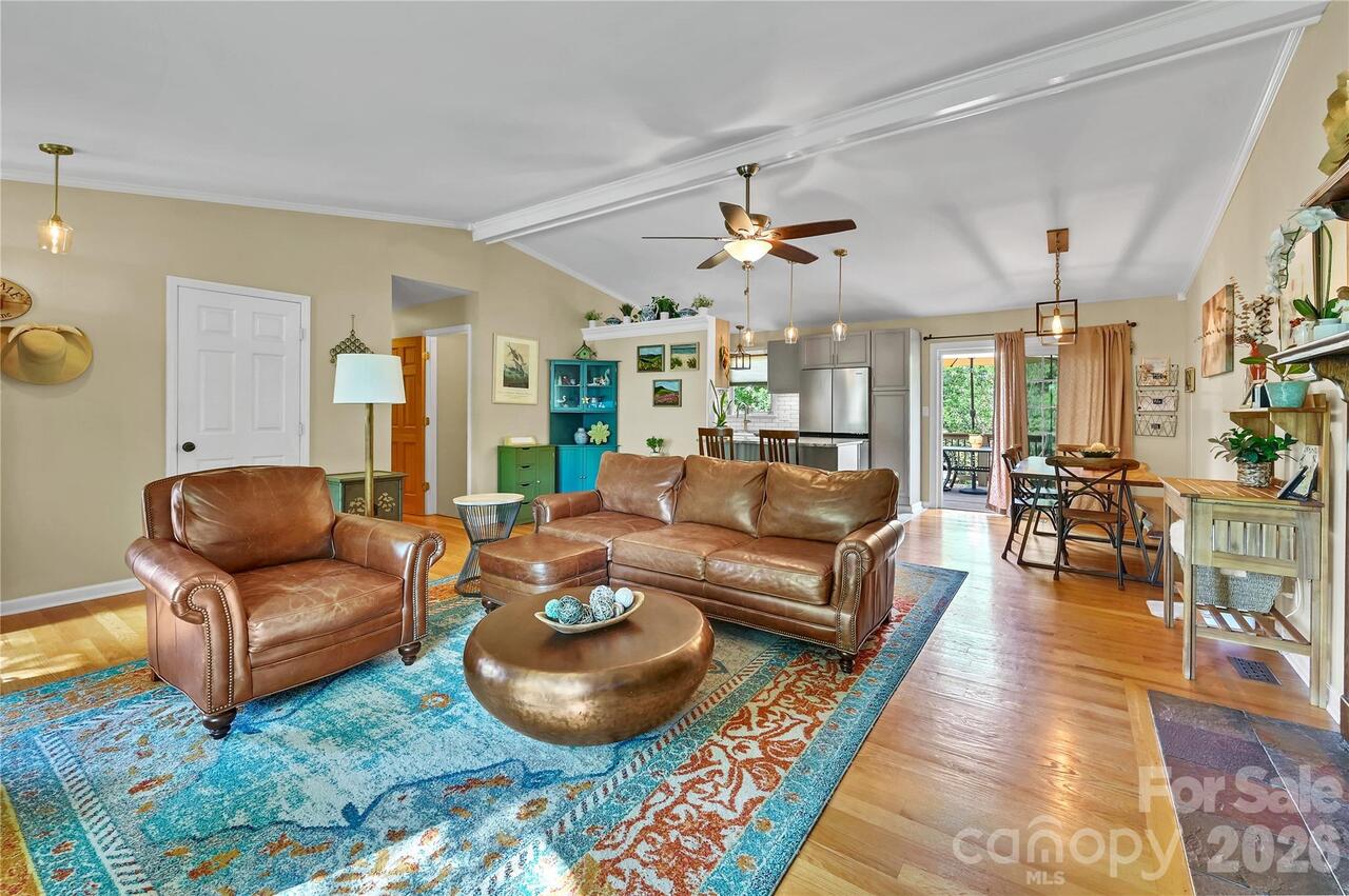 Listing Photo 11