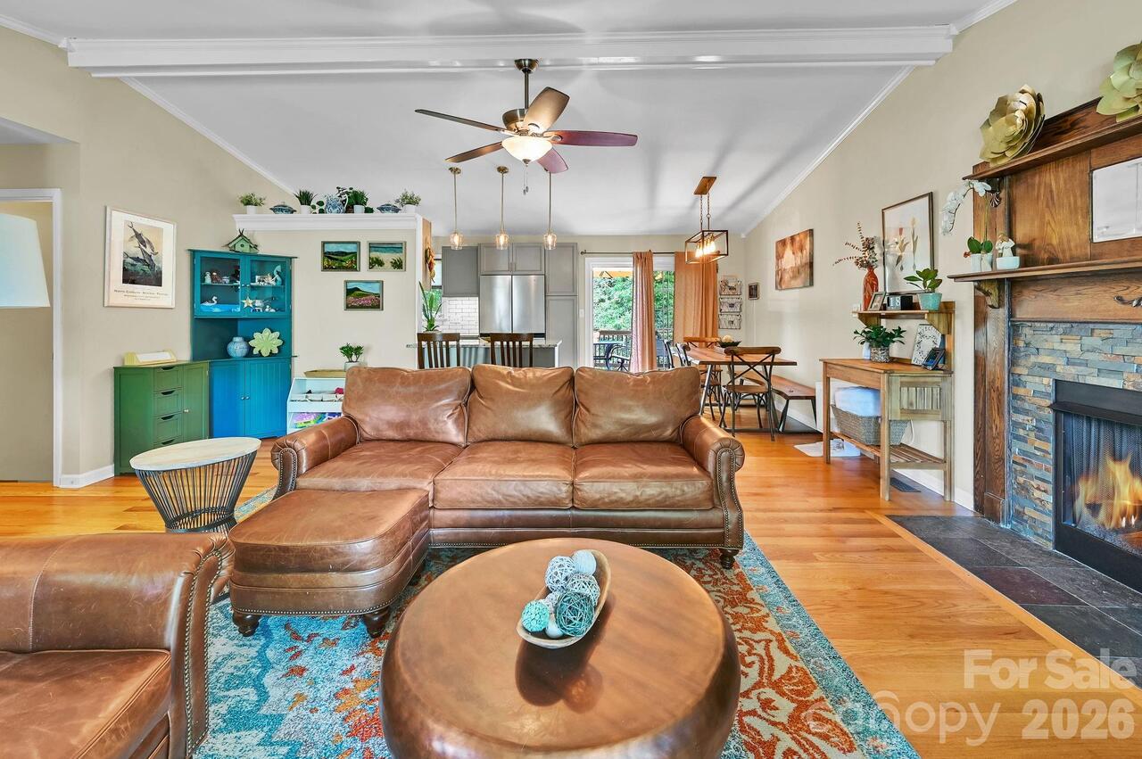 Listing Photo 12