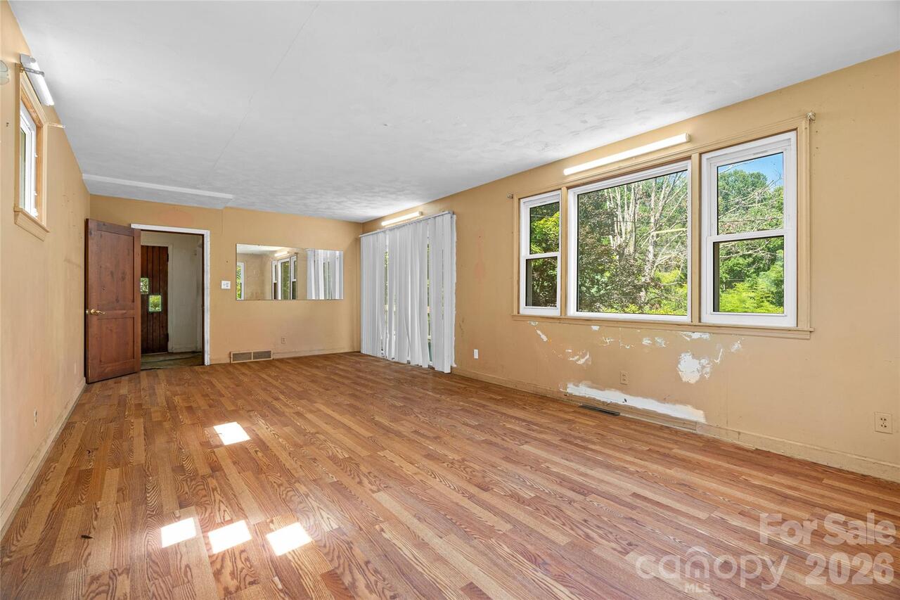 Listing Photo 6