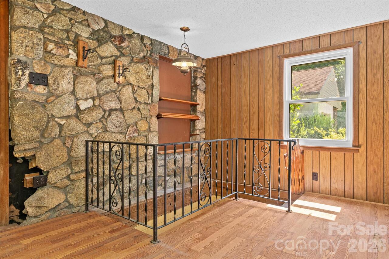 Listing Photo 11