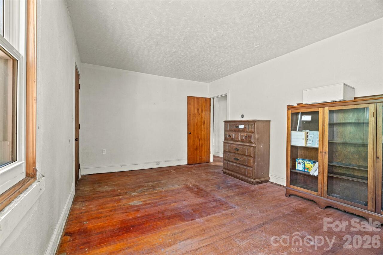 Listing Photo 19