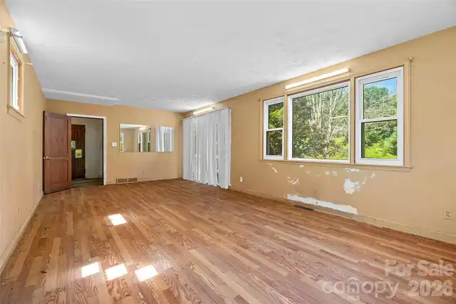 Listing Photo 6