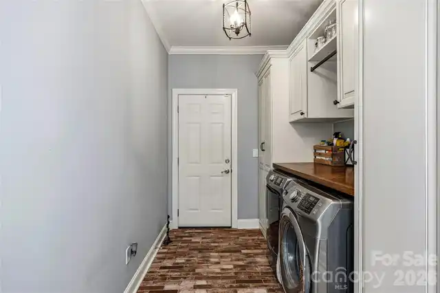 Listing Photo 10