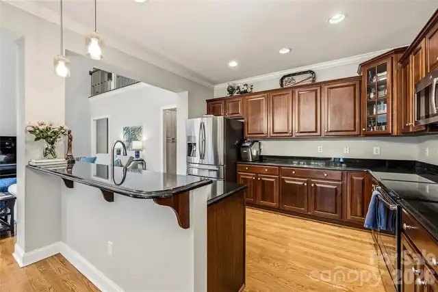 Listing Photo 12