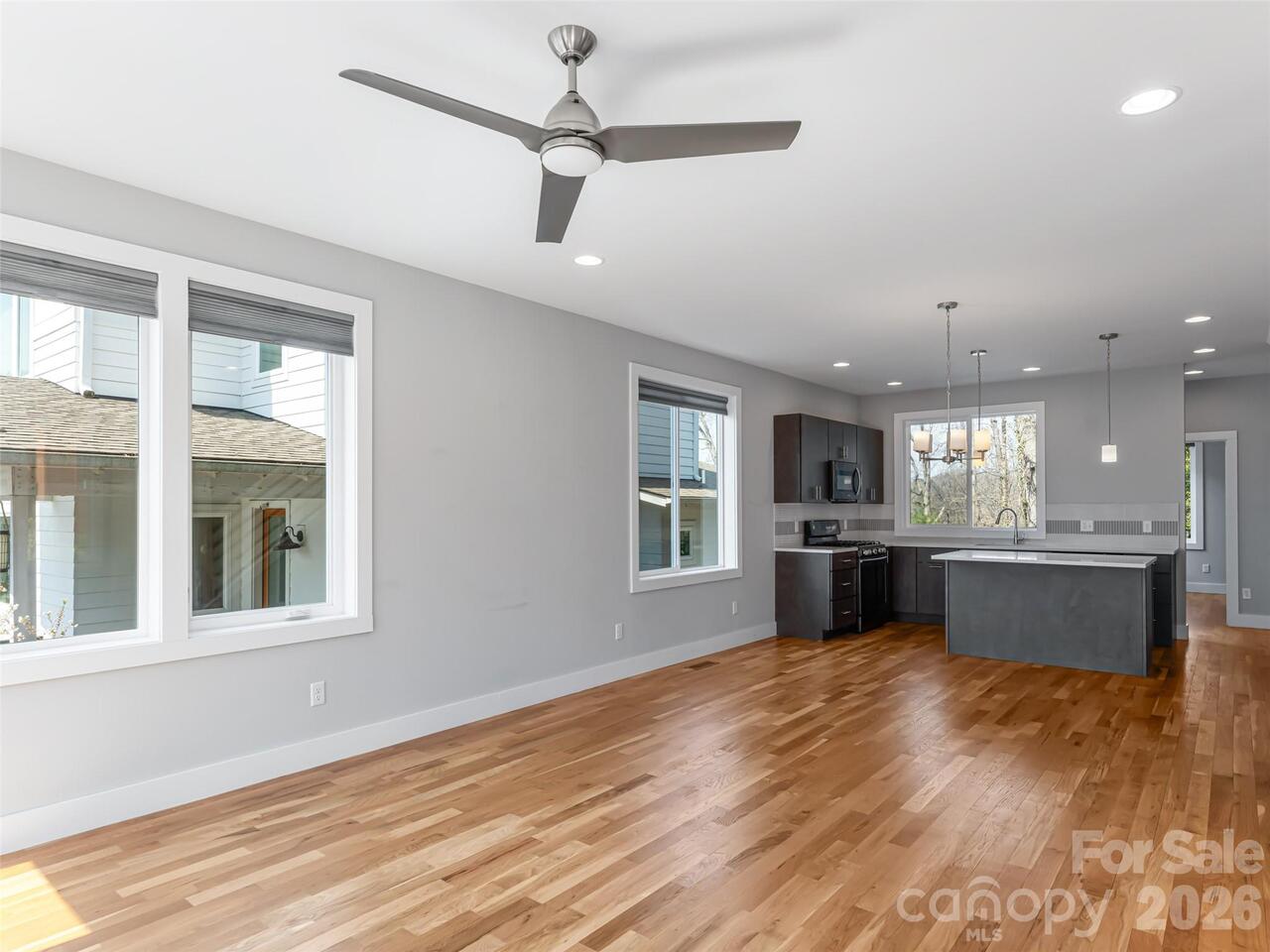 Listing Photo 10