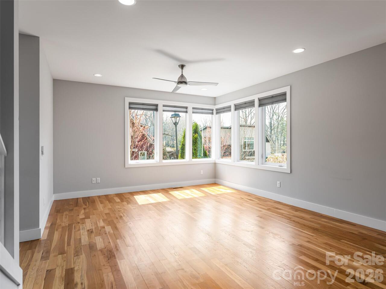 Listing Photo 11