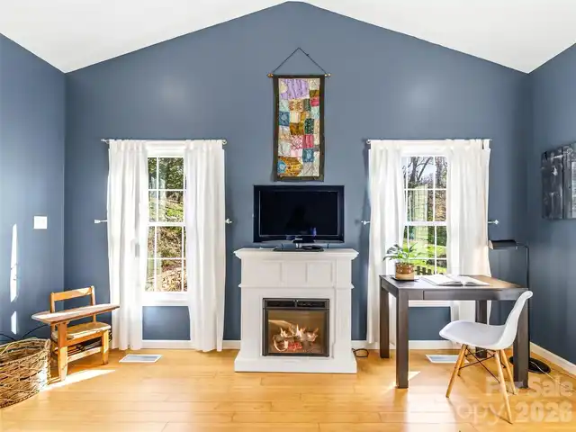 Listing Photo 15
