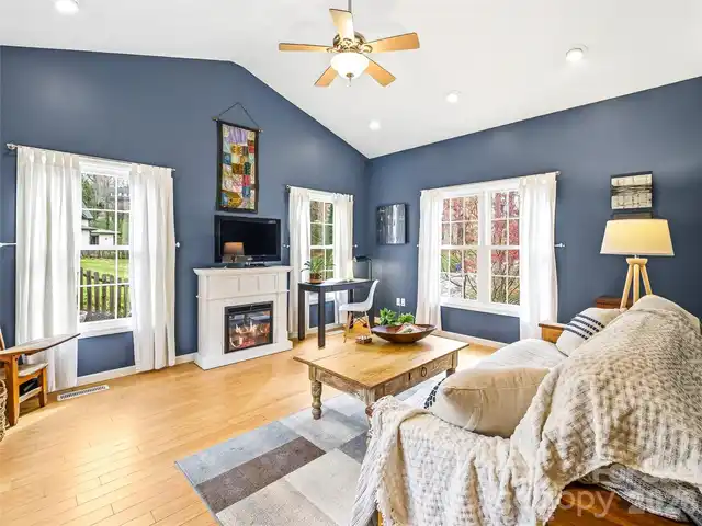 Listing Photo 16
