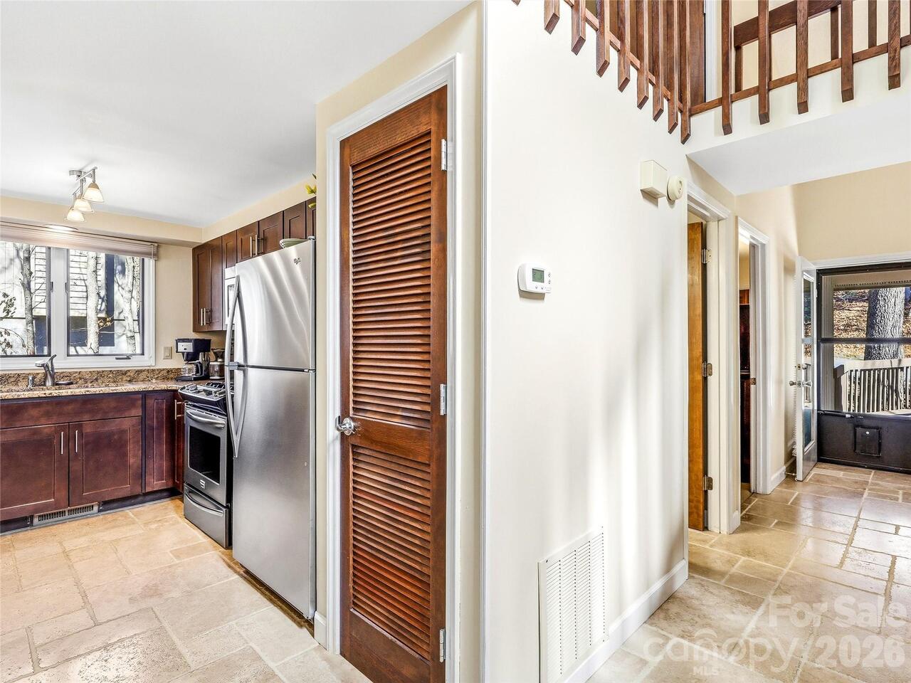 Listing Photo 12