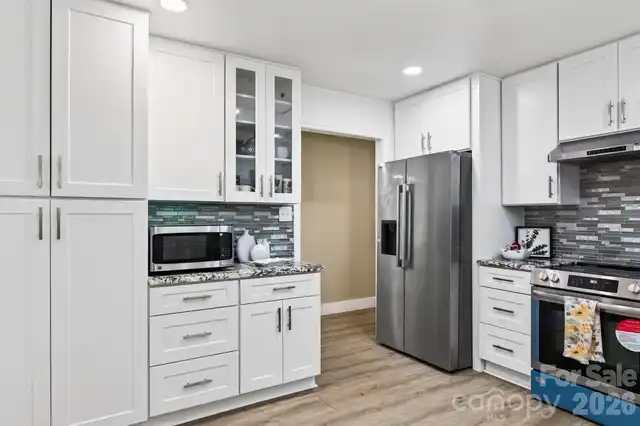 Listing Photo 12