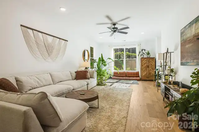 Listing Photo 9