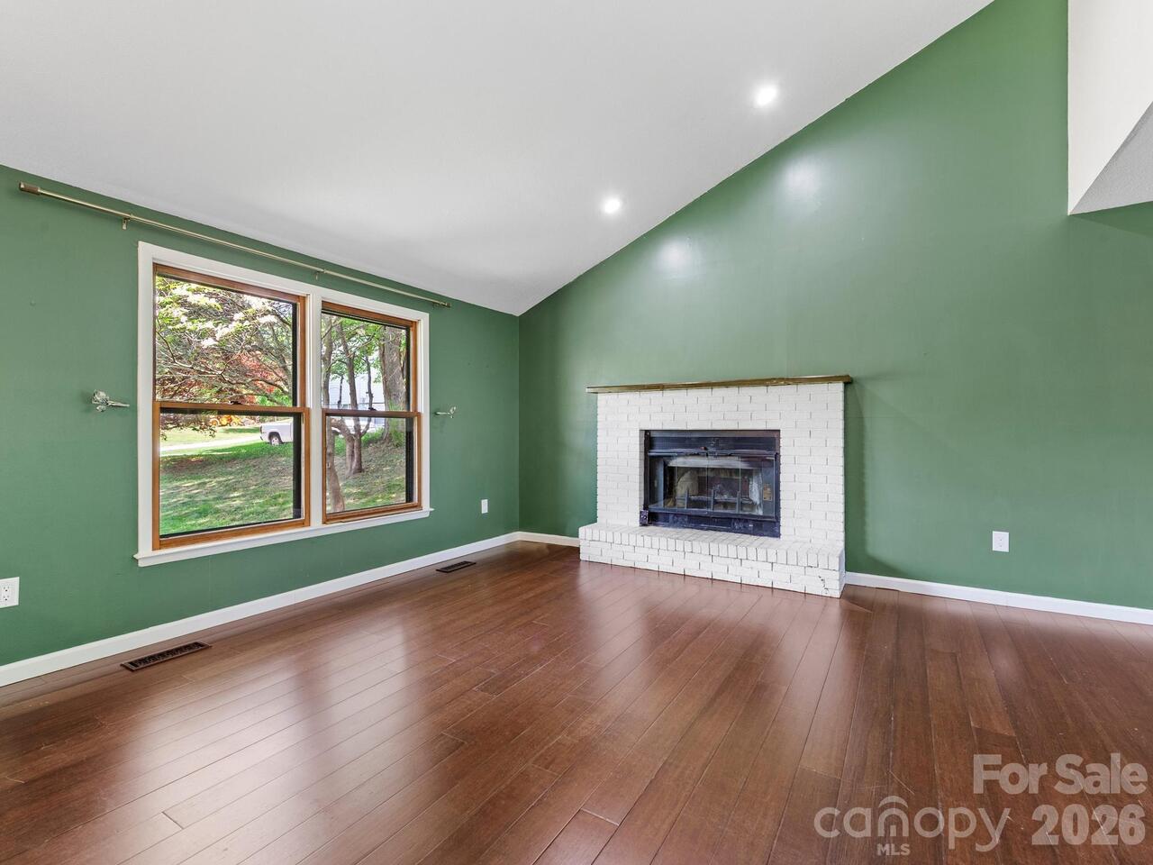 Listing Photo 6
