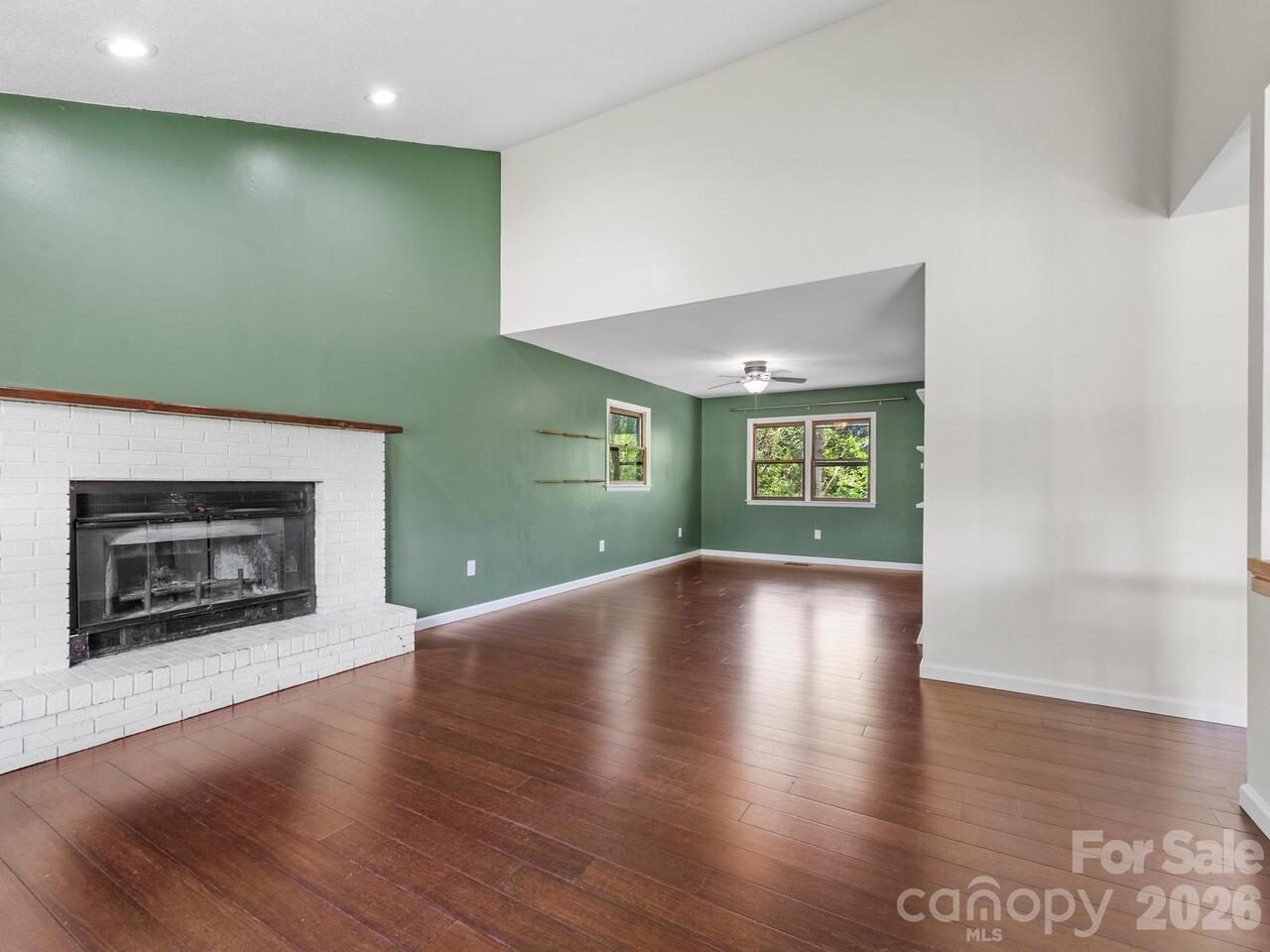 Listing Photo 8