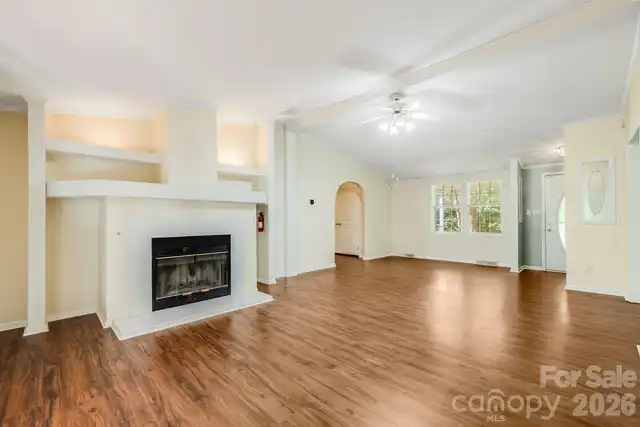 Listing Photo 10