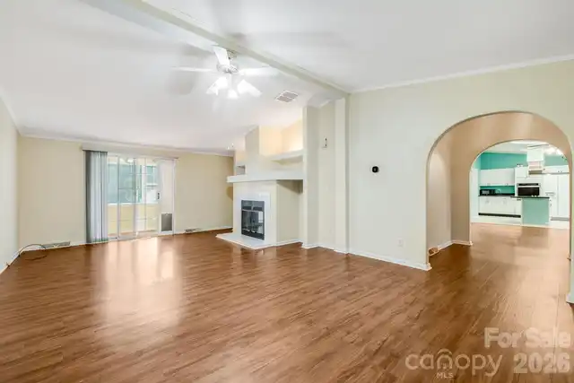 Listing Photo 11