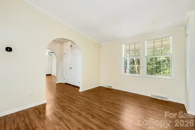 Listing Photo 12
