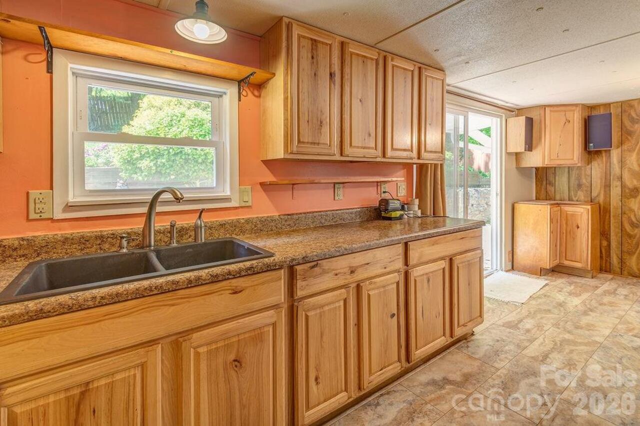 Listing Photo 9